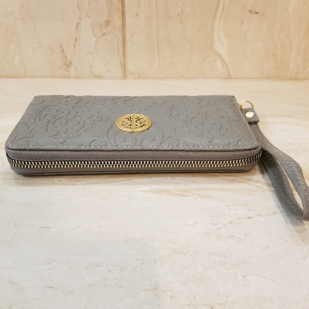 NWOT - Gray Textured Wristlet - Picture 4 of 11